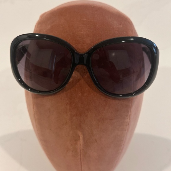 GUCCI Horsebit Black and Gold Sunglasses - Picture 3 of 8